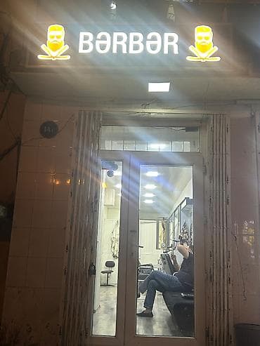 Şamaxinkada yerləşən kişi bərbərxanasına müştərili usta axtarılır. - — 2