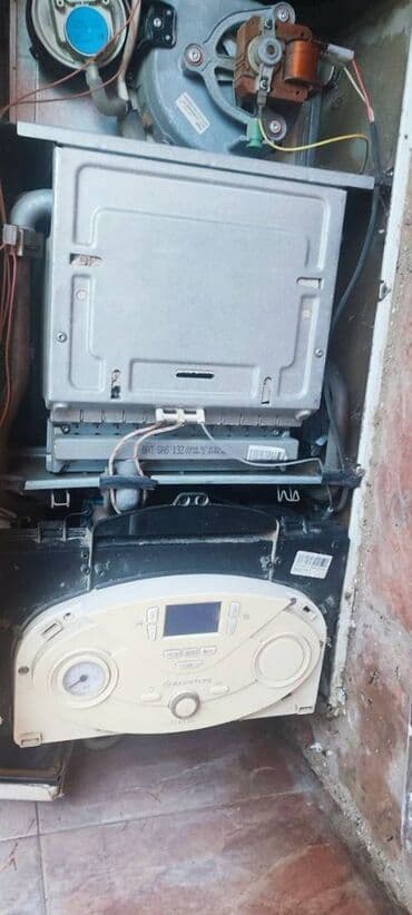 Kombilər: Комби Аристон на запчасти В мороз трубка какая-то лопнула,поэтому — 1