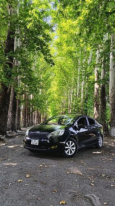 Kia Rio: 1.4 l | 2012 il Sedan