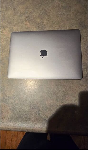 ipad pro m1 qiymeti: MacBook Pro noutbuk, Space Gray rəngdə. 2017 pro 13 inch 8ram 128 — 2