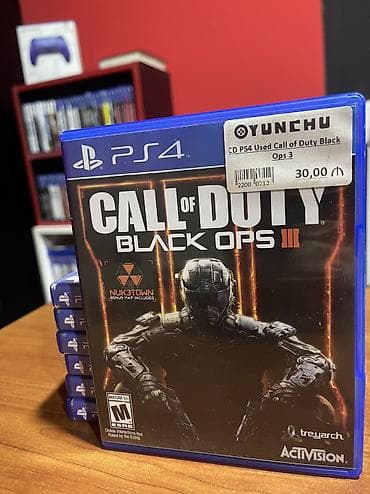 PlayStation 4 (PS4) üçün Call of Duty: Black Ops III oyun diski. Bu