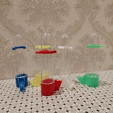 клетка для попугая: Yem qabı su qabi kiçik ölçüdə qəfəslər mel'ler vitaminli yemler rəng — 4