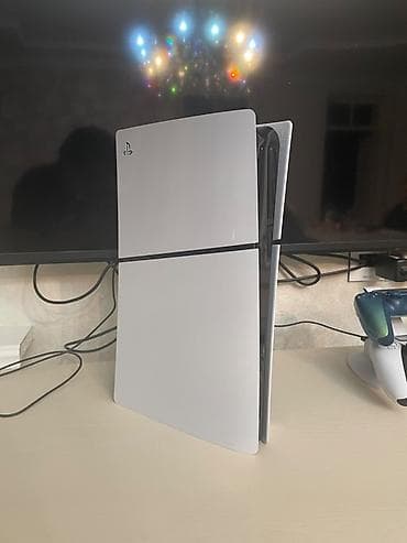 PlayStation 5 (Diskli versiya) oyun konsolu - Rəng: ağ gövdə, qara