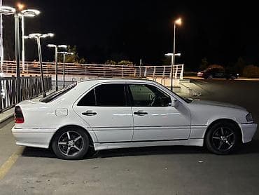 mercedes benz panorama: Mercedes-Benz C-Class: 2.2 l | 1996 il Sedan — 3