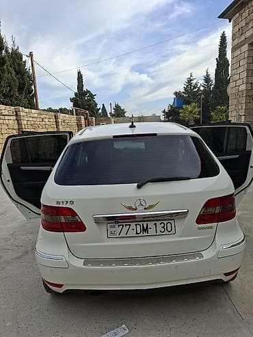 volkswagen passat b8: Mercedes-Benz B 170: 1.7 l | 2008 il Sedan — 2