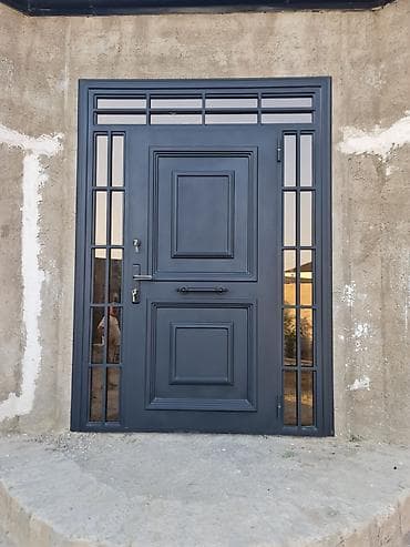 elmi kalkulyator: Metaldan giriş qapısı – şüşəli yan panellərlə - Material: qalın metal — 2
