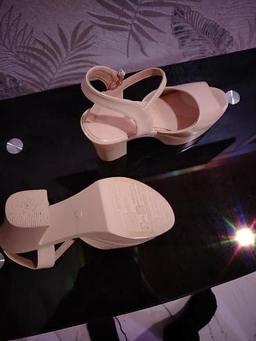 Tuflilər: Bej rəngli qadın sandaleti - Model: Açıq burunlu, platformalı, qalın — 2