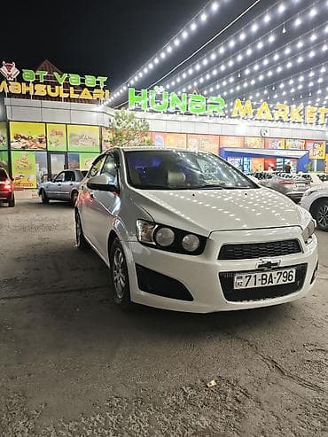 stop hyundai accent: Chevrolet Aveo: 1.4 l | 2014 il 235000 km Sedan — 3