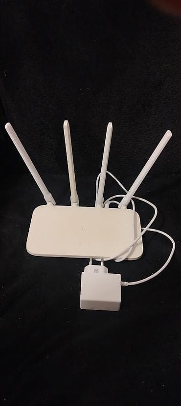 Wi‑Fi router – 4 antennalı, ağ rəng - Güclü 4 istiqamətli xarici