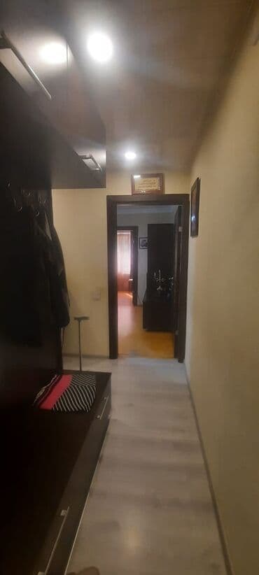 купить квартиру в баку азербайджан: Bakı, Neft Daşları qəs., 3 otaqlı, Köhnə tikili, m. Qara Qarayev, 65 kv. m — 22