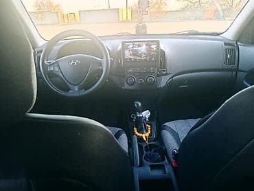 raf 4: Hyundai i30: 1.4 l | 2011 il Hetçbek — 8