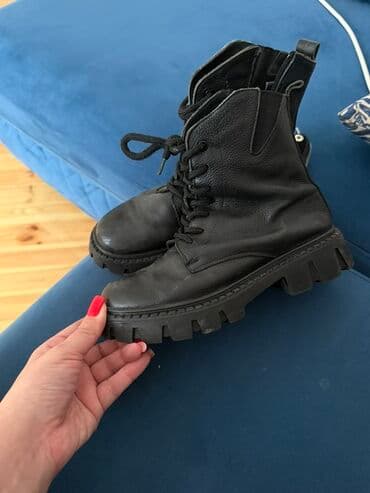 Qara rəngli bağlamalı uniseks botlar - Material: qalın, toxumalı