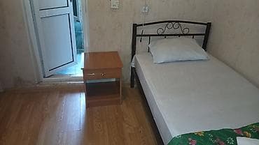 Kiralık tək nəfərlik otaq - Tək nəfərlik metal çarpayı, döşək və