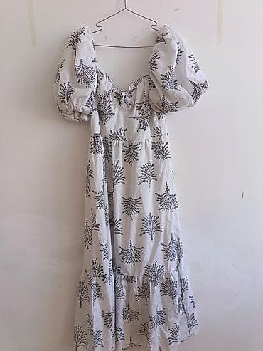 Ağ rəngli, qara naxışlı uzun don - Stil: Boho/romantik - Yaxa: Dərin