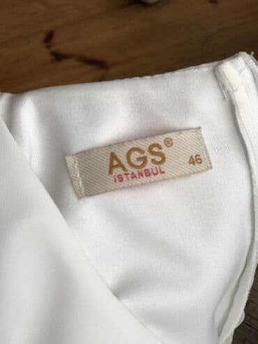 ziyafet geyim: Ziyafet geyimi AGS 46 razimer 140 azn alinib 1 defe geyinilib tezedir — 2