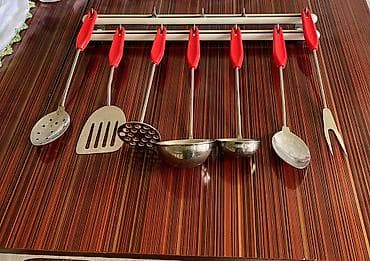 mal əti: Sovetindir. İşlədilməyib. Mətbəx ləvazimatları dəsti + divar asqısı — 2