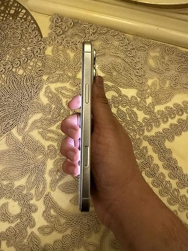 white: IPhone 16 Pro Max, 256 GB, White Titanium — 4