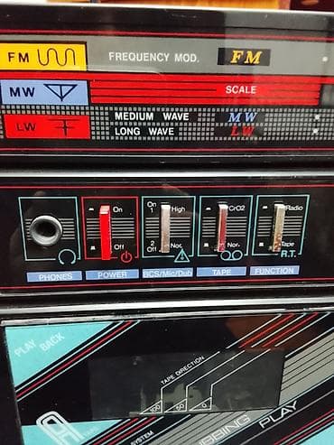 muzikalni sentr: Köhnə tip “boombox” musiqi mərkəzi – radio + iki kaset maqnitofonu + — 8