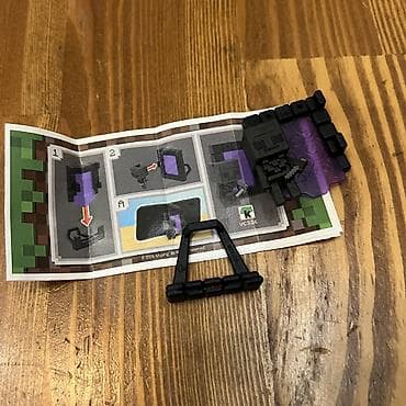 BARTER yeni ve köhnə kolleksiyalarla mumkundur. 
Minecraft Kinder joy — 1