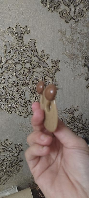 Məhsul: Qadın üçün klips sırğalar - Material: Parlaq akril/rezin -
