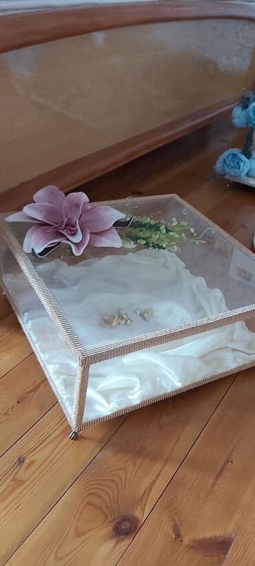 xonca desti: Toy ücün Şəffaf xonca. Şüşədən hazırlanmış, qızılı rəngli rhinestones — 2