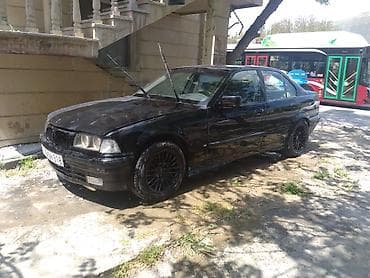 bmw satıram: BMW 3 Seriya (E36) sedan, qara rəng. - Kuzov: 4 qapılı sedan, qara — 3