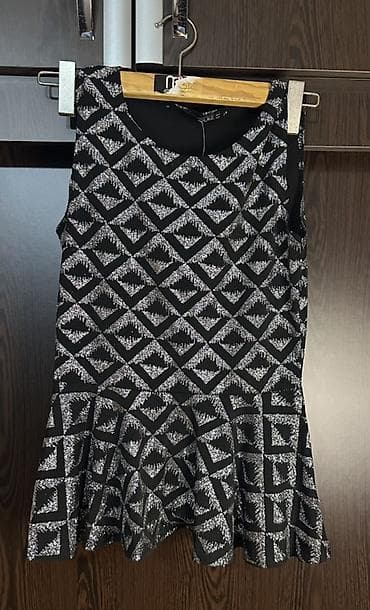 koja etek: Qadın paltarı – qara üzərində gümüşü geometrik naxışlı, ətəyi ətəkli — 1