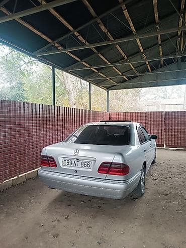 mersedes s klass: Mercedes-Benz E-Class: 2.4 l | 1998 il Sedan — 3