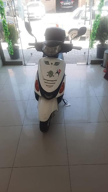 Skuter – Moped tam işlək vəziyyətdədi Xüsusiyyətlər: - Kuzov