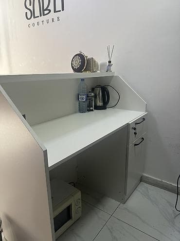 ikinci el çalışma masası: Ağ rəngdə resepsiyon/administrator masası - Material: laminat/MDF — 4
