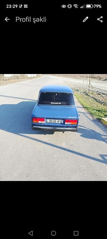 VAZ 2107, mavi rəng, arxa ötürücülü sedan. Xüsusiyyətlər: - Kuzov