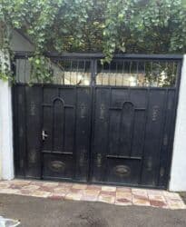 islenmis qapi: İşlənmiş Dəmir Həyət darvazası, Yana açılan, 325 m, Mexaniki, Qapı ilə, Ünvandan götürmə — 1