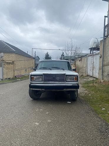 khazar avto: VAZ 2107 sedan – klassik dizaynlı, ağ rəngdə. - Kuzov: 4 qapılı — 4