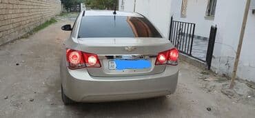 Chevrolet Cruze sedan Xüsusiyyətlər: - Korpus: 4 qapılı sedan, açıq