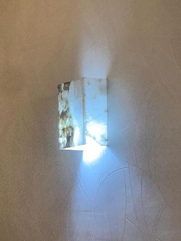 Divar bra ə lampa – dekorativ işıqlandırma - Material: daş