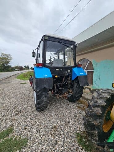 xanımlar ucun maşınlar: Belarus MTZ traktoru - Güclü ön və arxa təkərli, tam ölçülü kabinəli — 3
