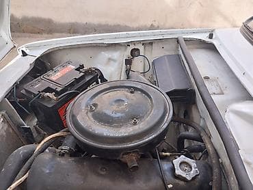 2107 şit: VAZ Lada 2107 sedan - Kuzov: 4 qapılı sedan, ağ rəng - Nömrə: AZ — 7