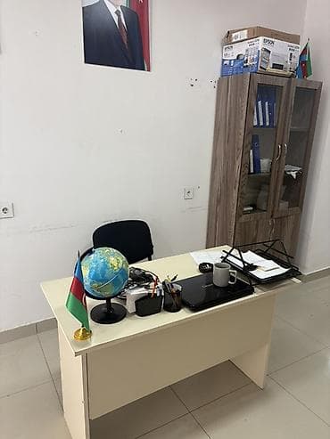 Мебель: Ofis mebel dəsti Tərkibi: - Böyük menecer masası: taxta teksturalı — 2