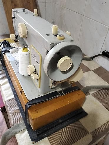 Çayka-132M tikiş maşını - Mexaniki tip, elektrik pedalı ilə işləyir