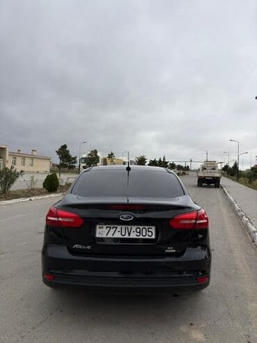 ford mandeo: Ford Focus: 1 l | 2016 il 158555 km Sedan — 10