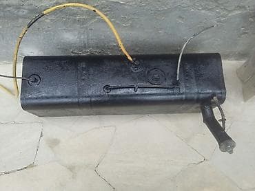 mersedes e 190: Dizel Yanacaq çəni. Ölçüləri : uzunluğu- 85, eni - 24, hündürlüyü 30 — 2