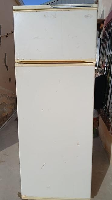 Plitələr və bişirmə panelləri: İki kameralı soyuducu - Üst kamera: dondurucu bölmə, rəfli. - Alt — 2