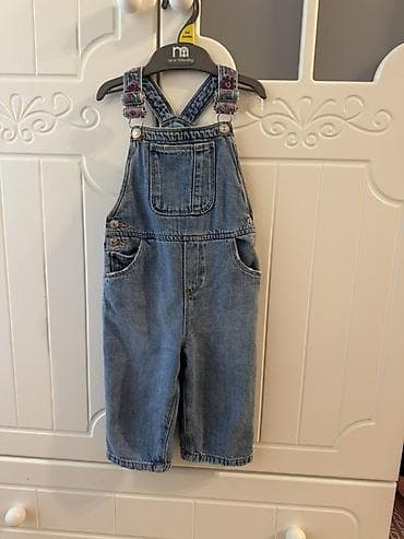 əyaqabi: Uşaq üçün cins kombinezon

- Brend: ZARA
- Ölçü: 1.5 yaş / 86 sm — 1