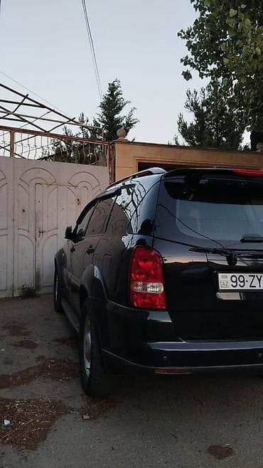 SsangYong Rexton, qara rəng, 5 qapılı SUV. Texniki və dizayn