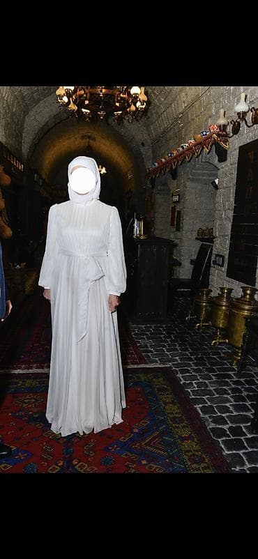 don: Ağ rəngli, zərif uzun don. - Model: qapalı kəsim, uzun qol, yerə — 1