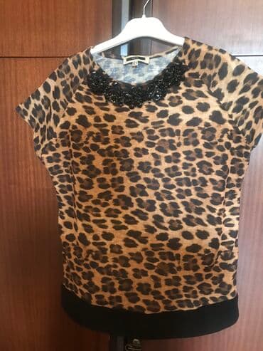 Tiqroviy yay koftasi, olcu 42, alinanan geyinilmeyib asili qalib