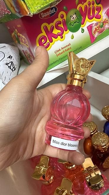 qizil mirvari: Məhsul: Qadın ətiri (şirin-çiçək notları) - Şüşə: Çəhrayı rəngli — 1