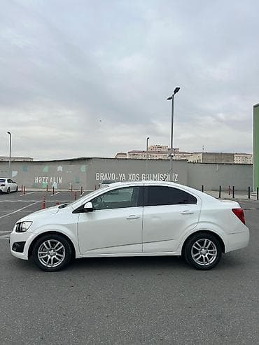 mercedes e 300: Chevrolet Aveo: 1.6 l | 2014 il 267752 km Sedan — 6