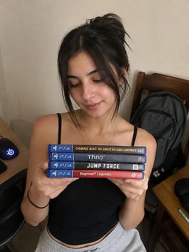 one punch man: PS4 oyun diskləri dəsti Komplektdə 4 orijinal PS4 oyun diski: - Cobra — 2