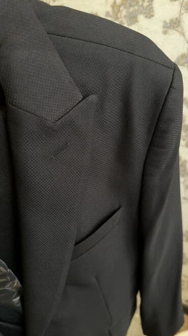 kişi geyimləri: Təzə kostyum. Heç vaxt geyinilməyib. Etiketi üstündə. Ölçü uyğun — 8